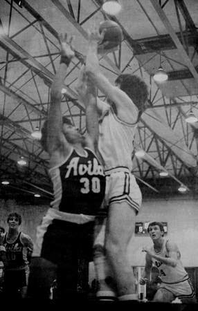 1977-1978 Basketball Pictures #15