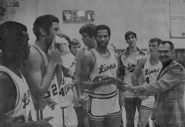 1977-1978 Basketball Pictures #5