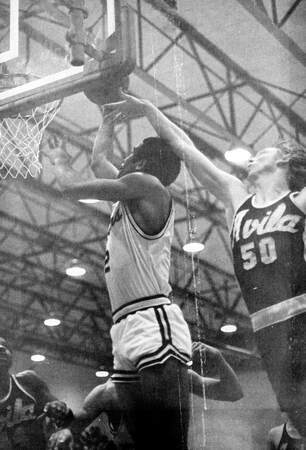 1977-1978 Basketball Pictures #17