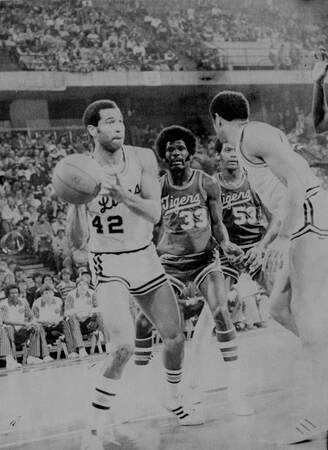1977-1978 Basketball Pictures #6