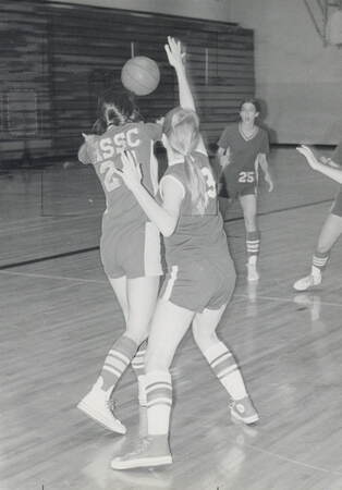 1977-1978 Women's Basketball #1