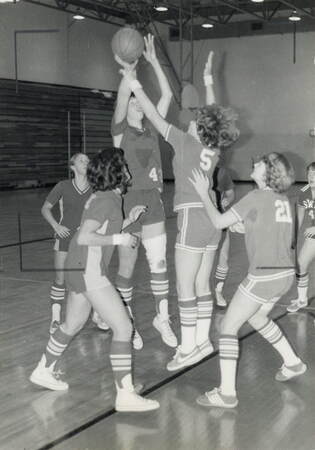 1977-1978 Women's Basketball #6