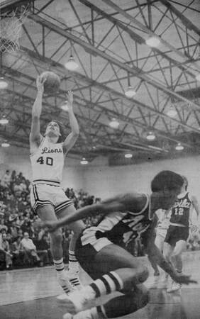 1977-1978 Basketball Pictures #18
