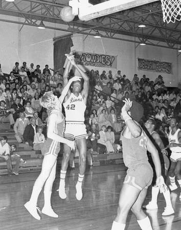 1978-1979 Basketball Pictures #17