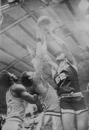1977-1978 Basketball Pictures #11